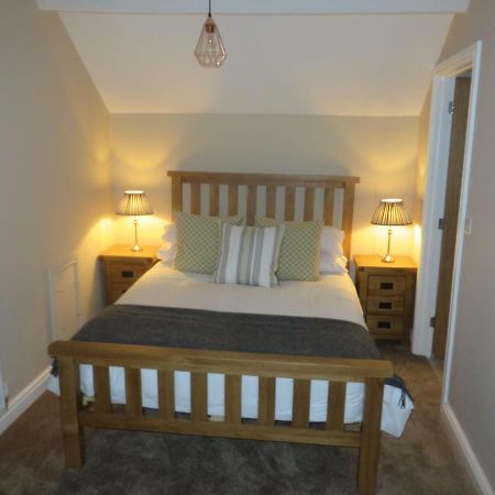 The Kings Head Hotel Meifod Екстериор снимка