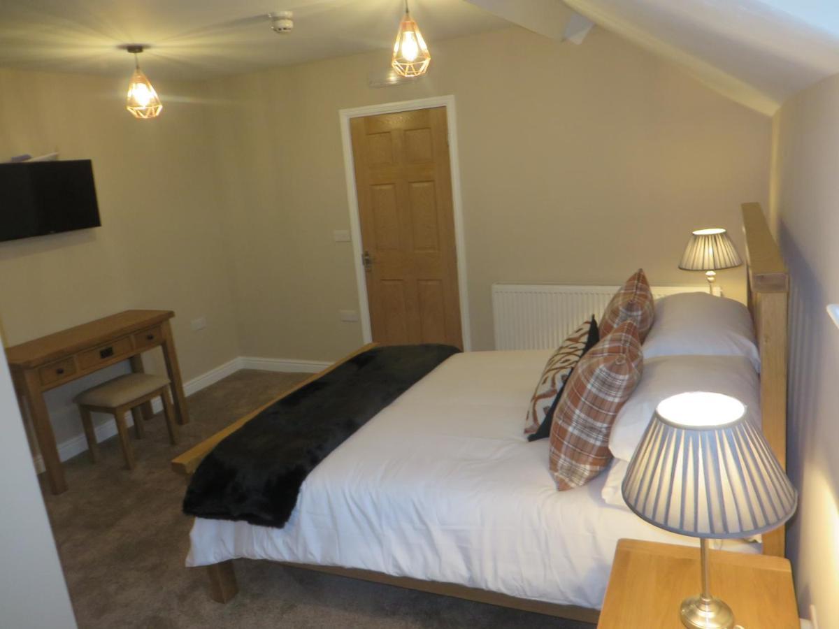 The Kings Head Hotel Meifod Екстериор снимка