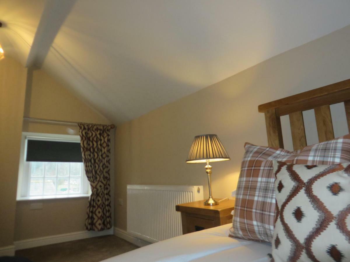 The Kings Head Hotel Meifod Екстериор снимка