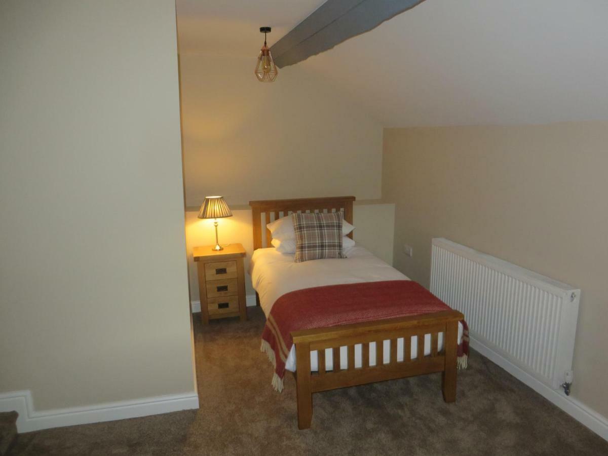 The Kings Head Hotel Meifod Екстериор снимка